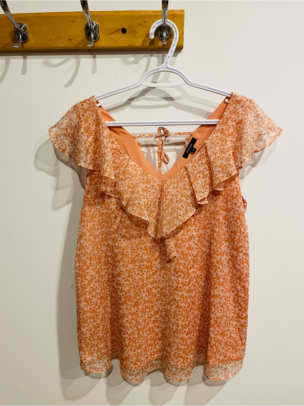 RW&CO. Orange Floral Flutter Sleeve Blouse